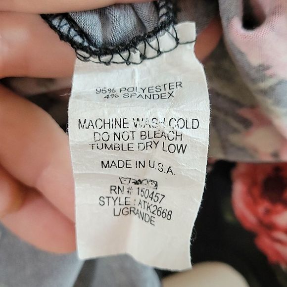 Threads Studio Black Floral Top L - Picture 7 of 7